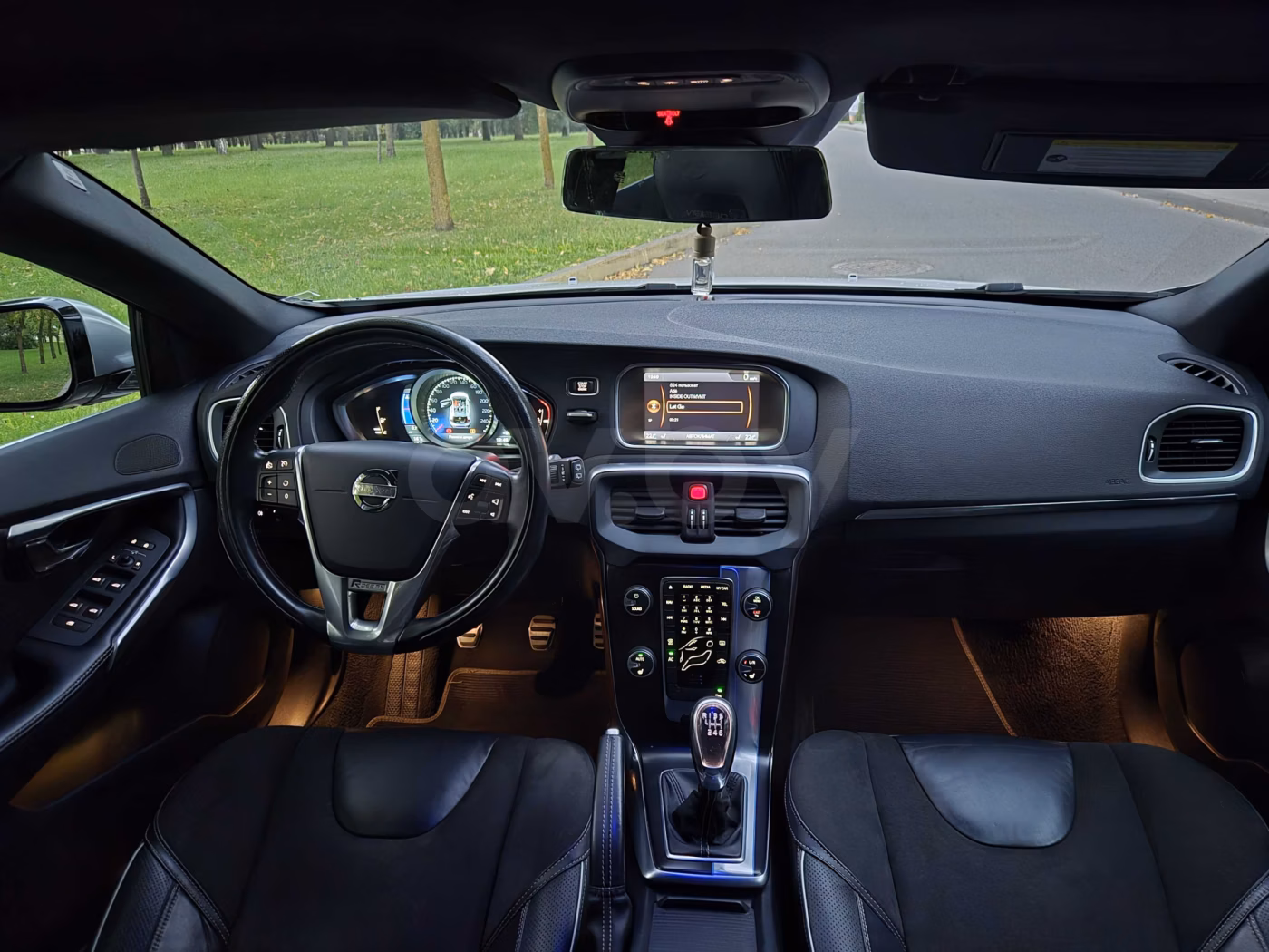 Volvo V40 фото 10