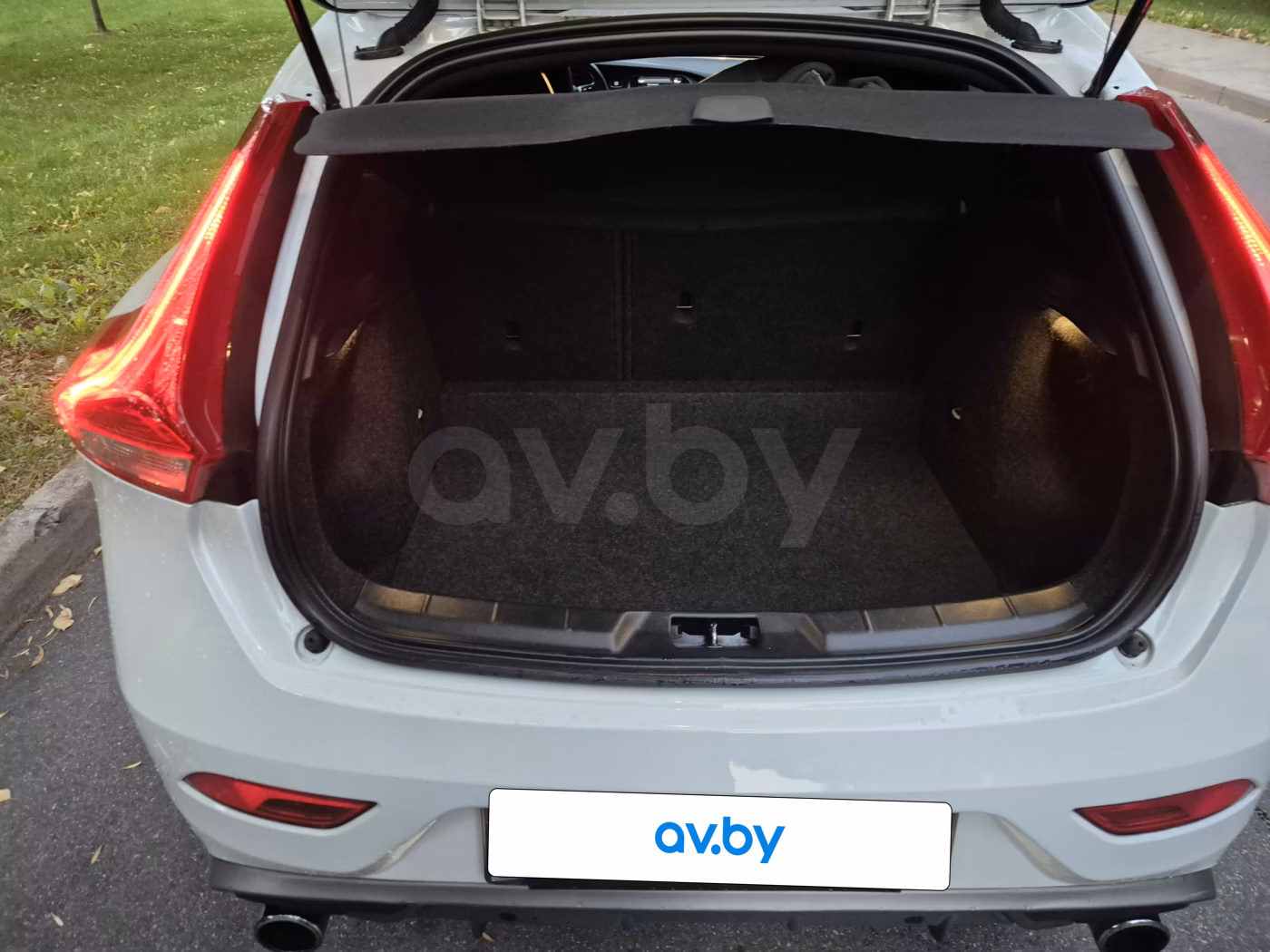 Volvo V40 фото 11