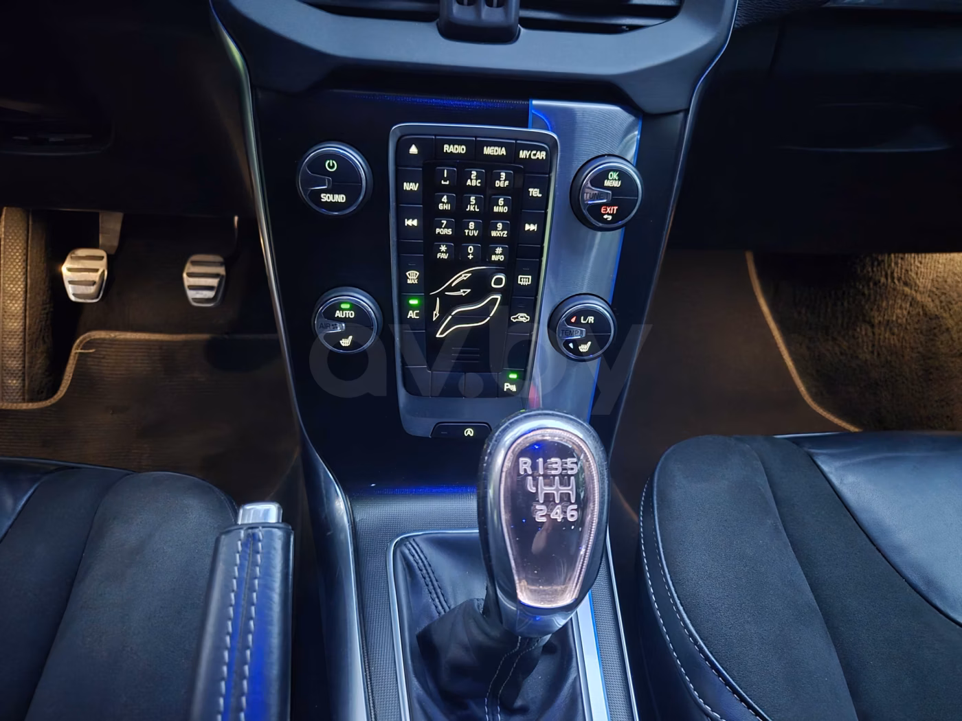 Volvo V40 фото 12
