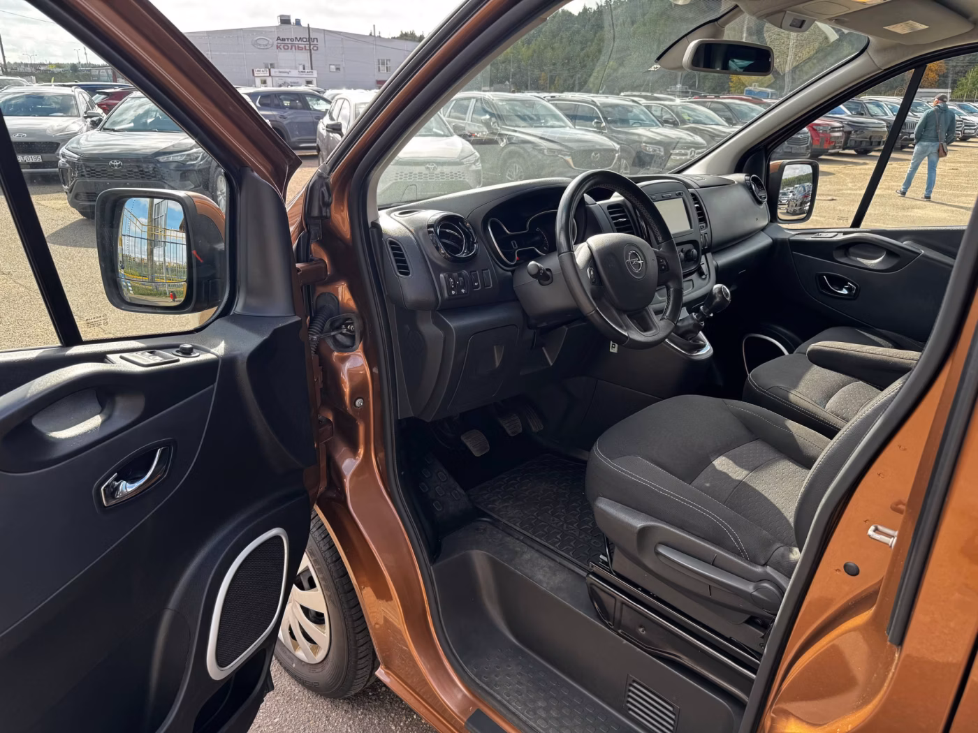 Opel Vivaro фото 9