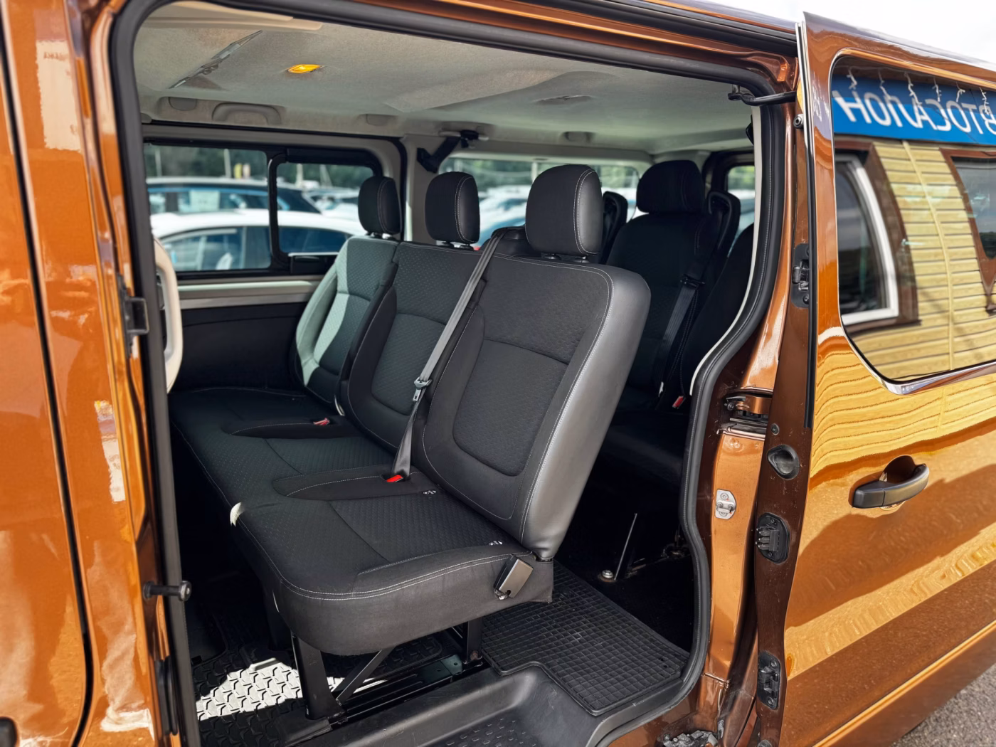 Opel Vivaro фото 10