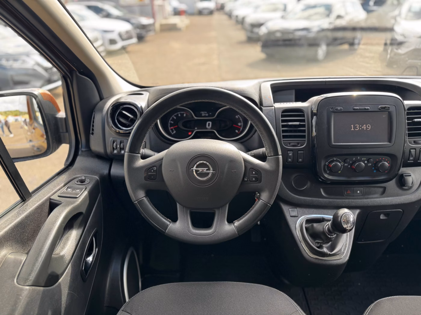 Opel Vivaro фото 12