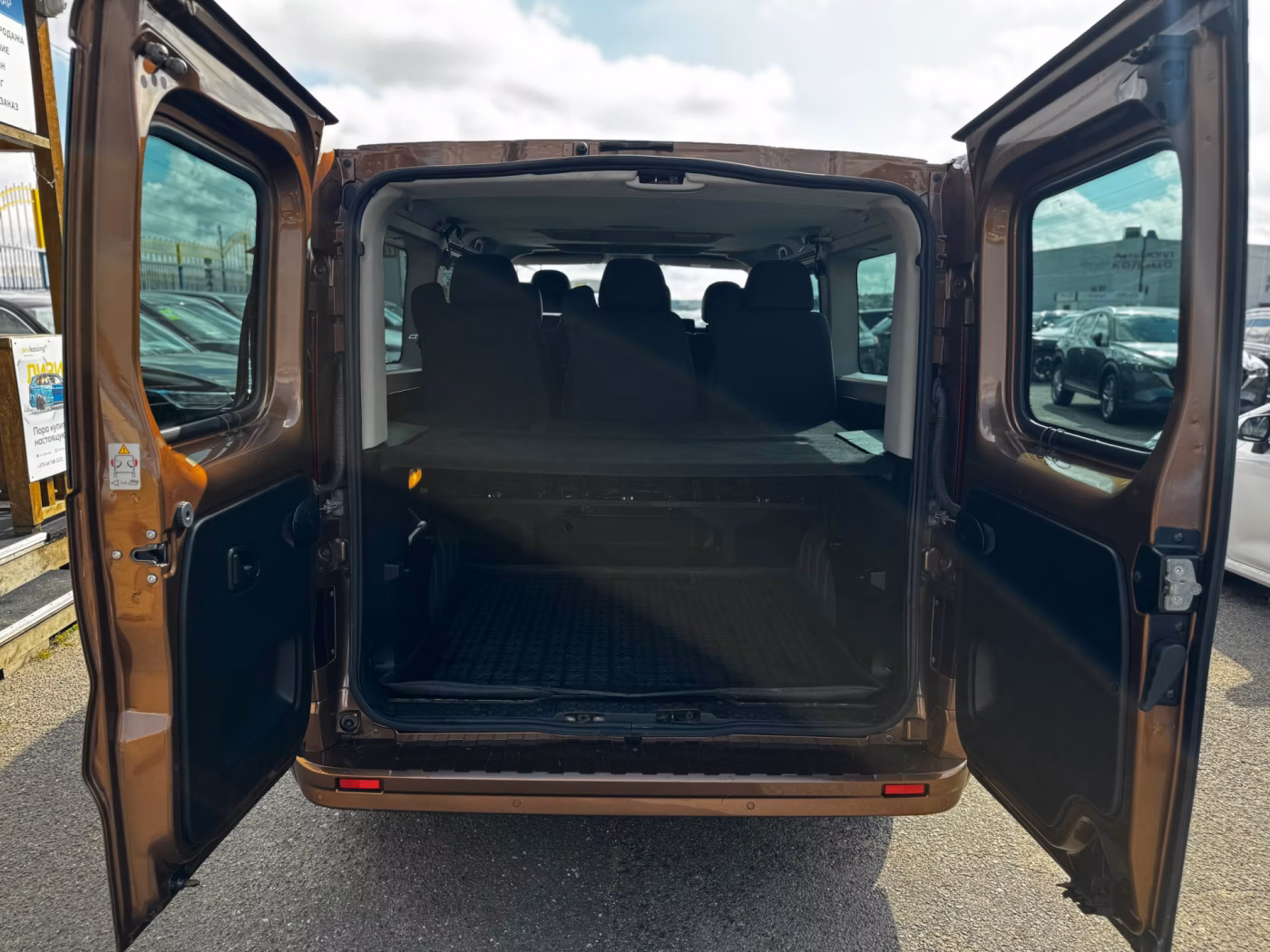 Opel Vivaro фото 13