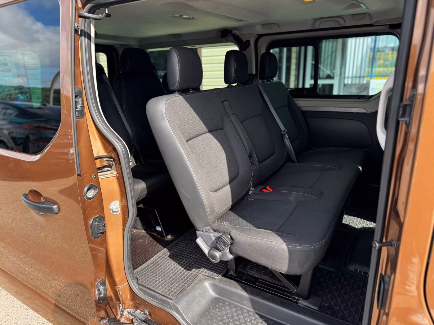 Opel Vivaro фото 14