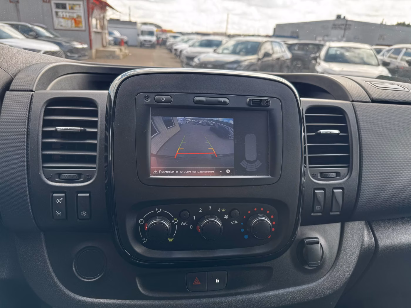 Opel Vivaro фото 17