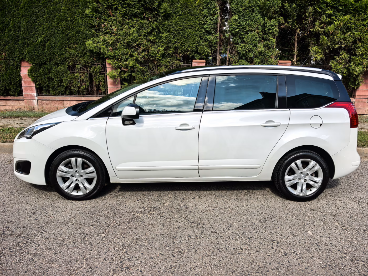 Peugeot 5008 фото 2