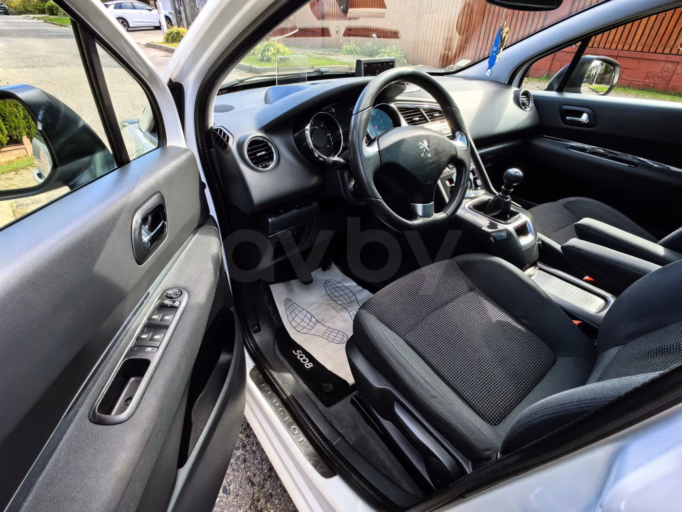 Peugeot 5008 фото 11