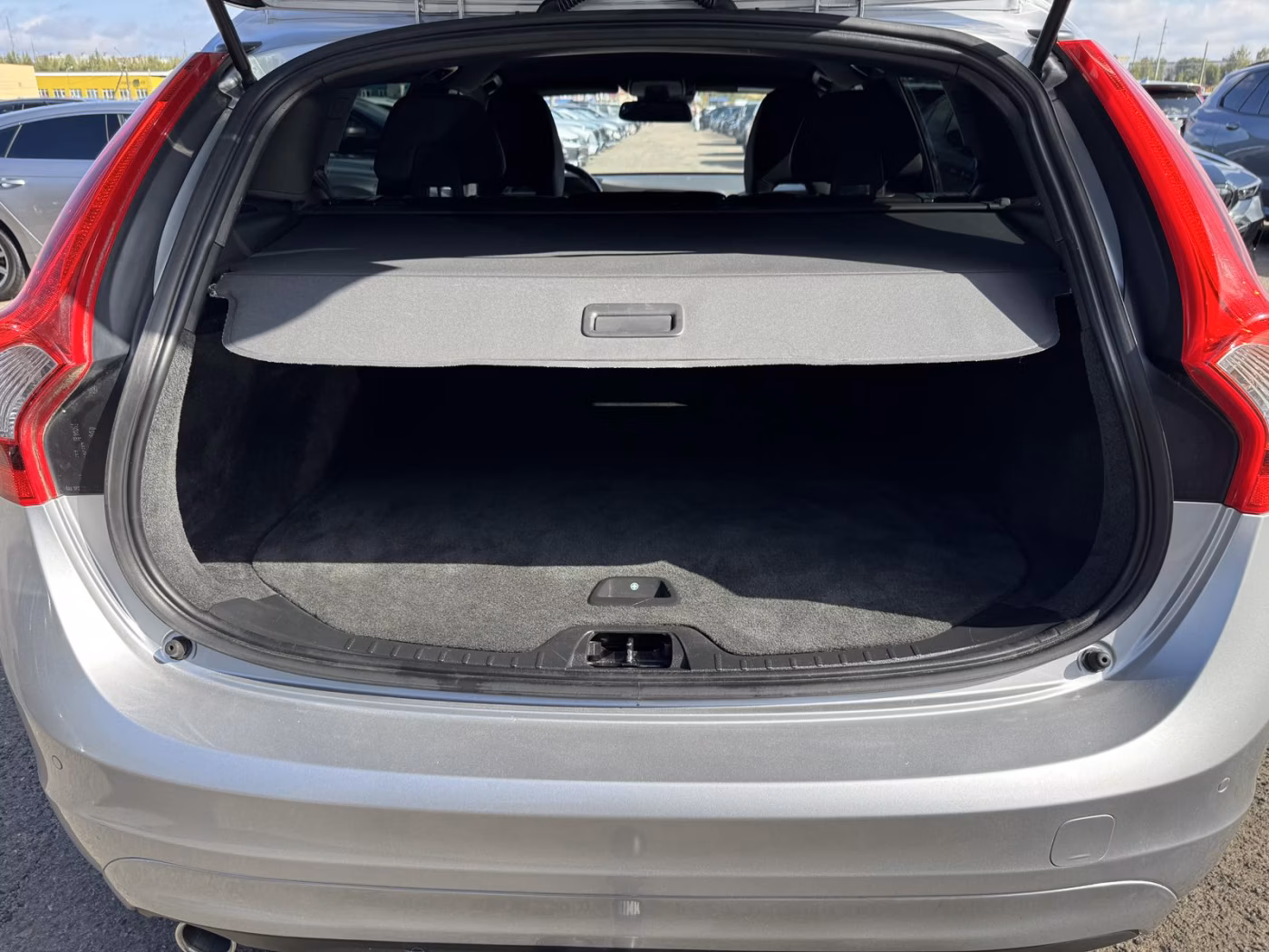 Volvo V60 фото 9