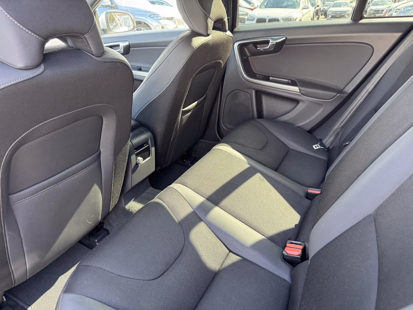 Volvo V60 фото 10