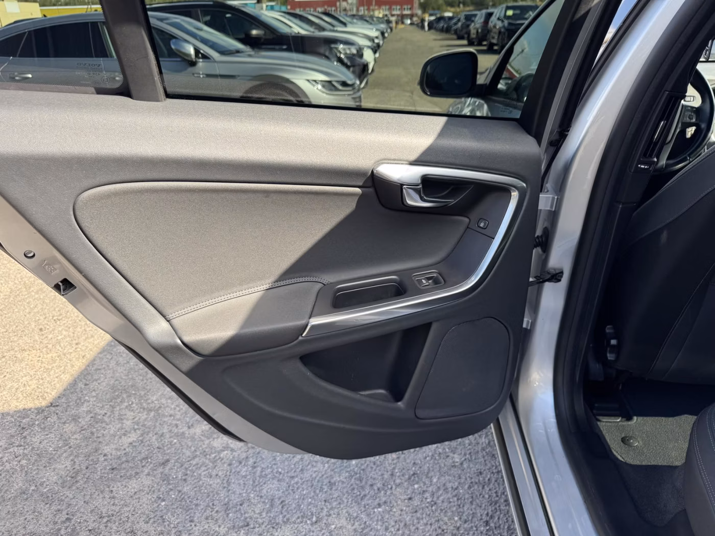 Volvo V60 фото 11