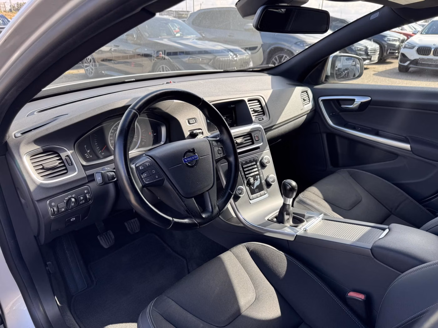 Volvo V60 фото 15