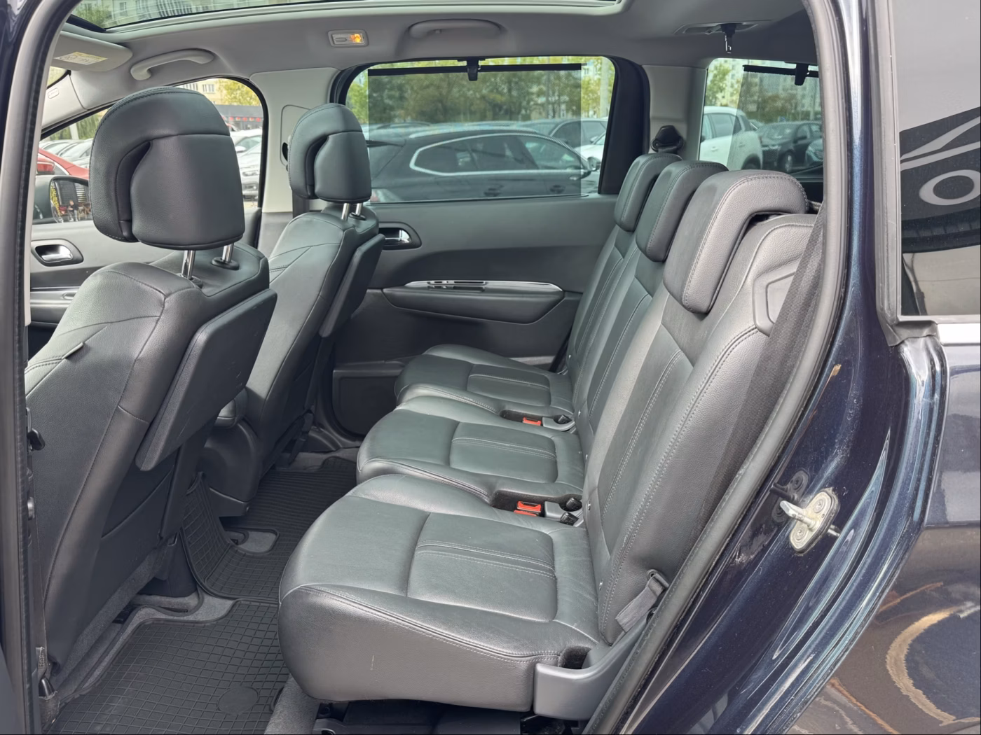 Peugeot 5008 фото 12