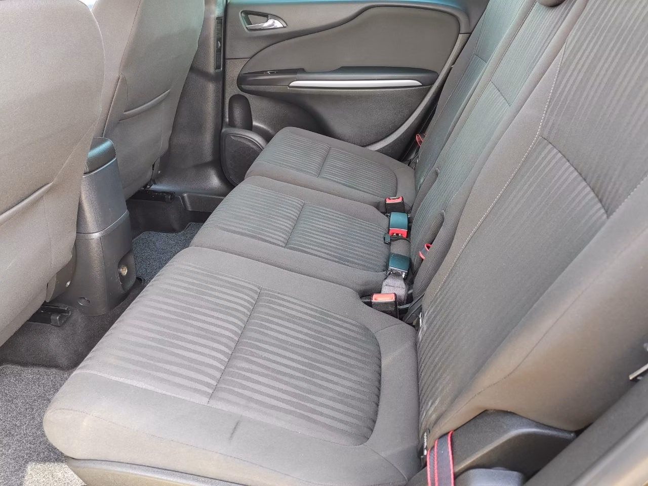 Opel Zafira фото 8