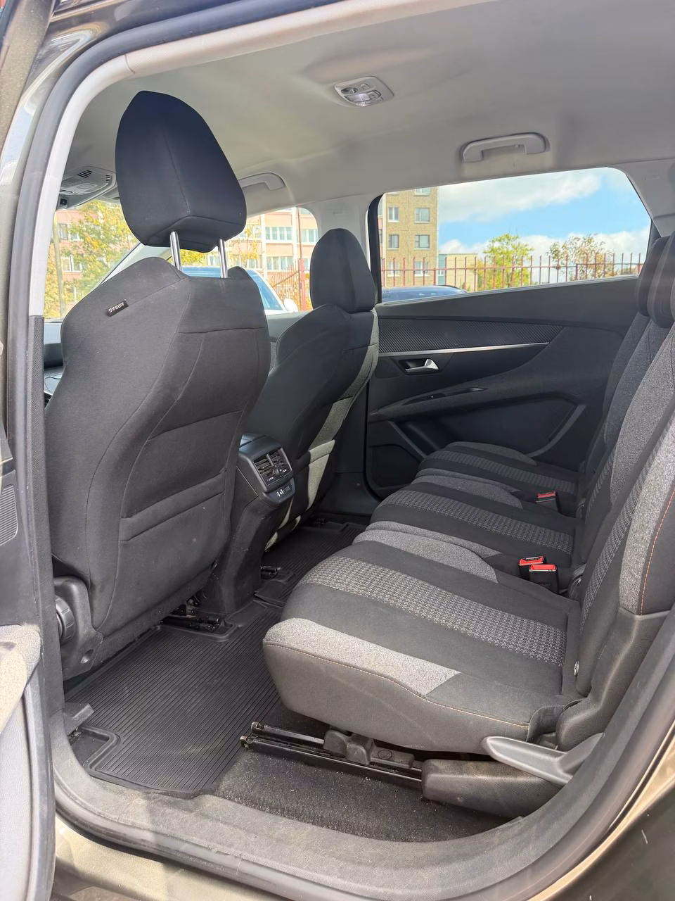 Peugeot 5008 фото 10
