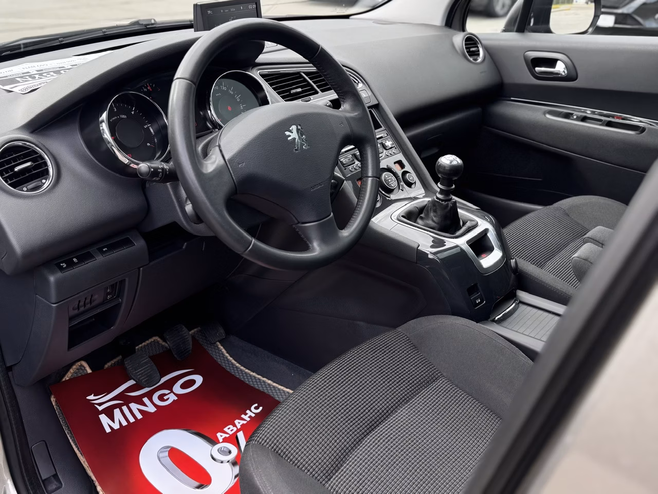 Peugeot 5008 фото 6