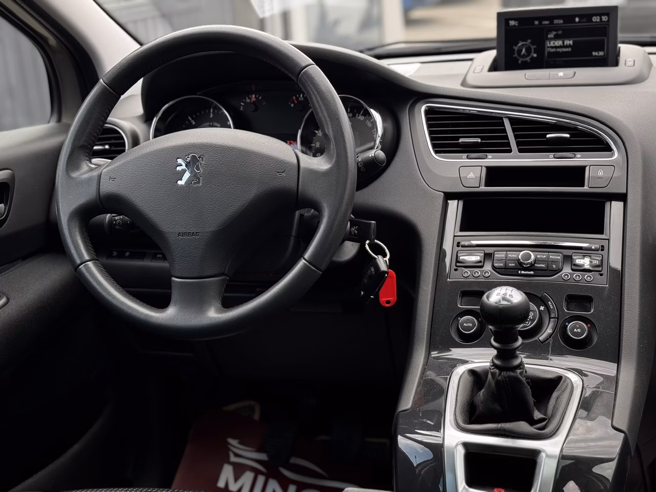 Peugeot 5008 фото 7
