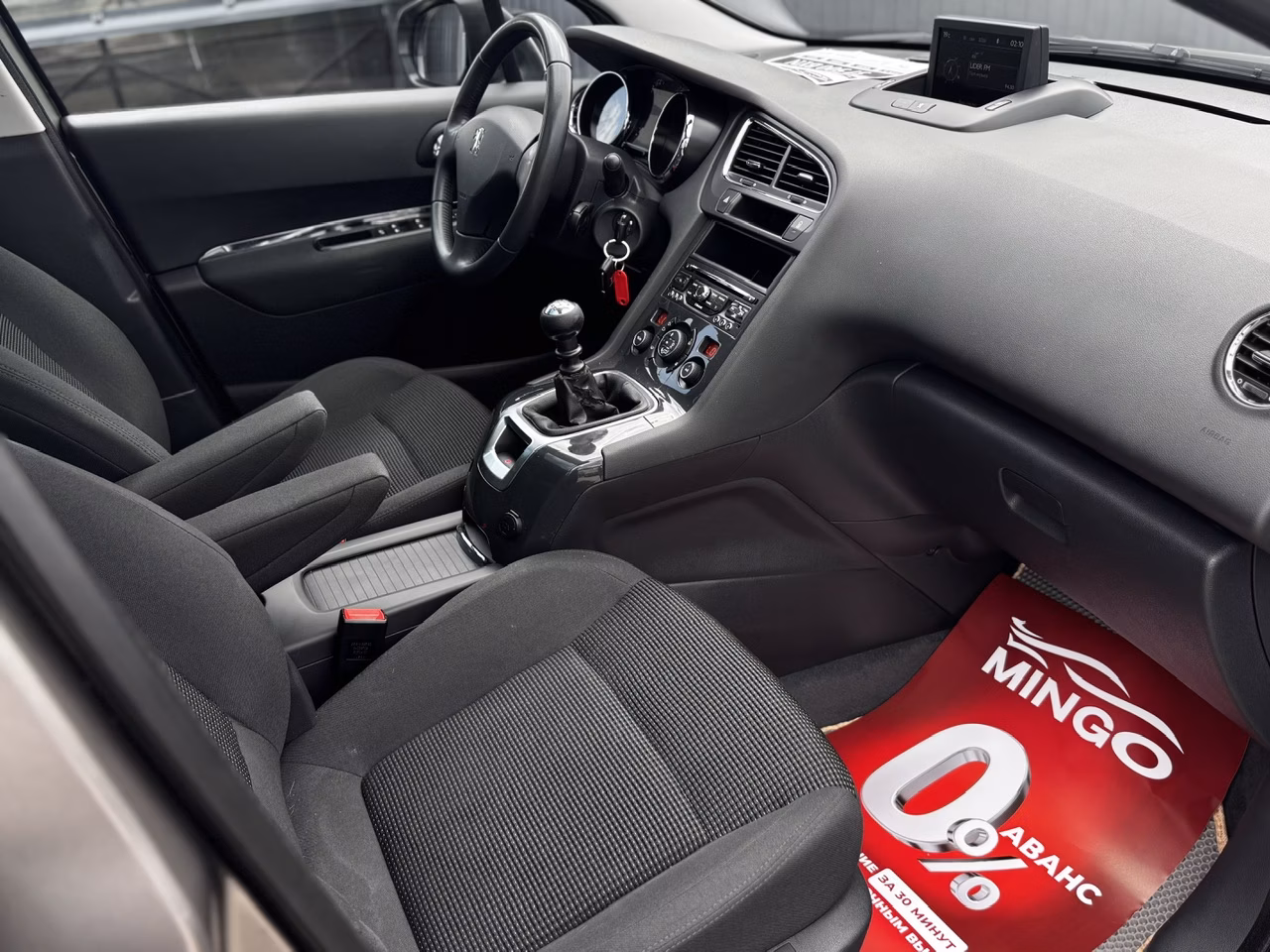 Peugeot 5008 фото 10