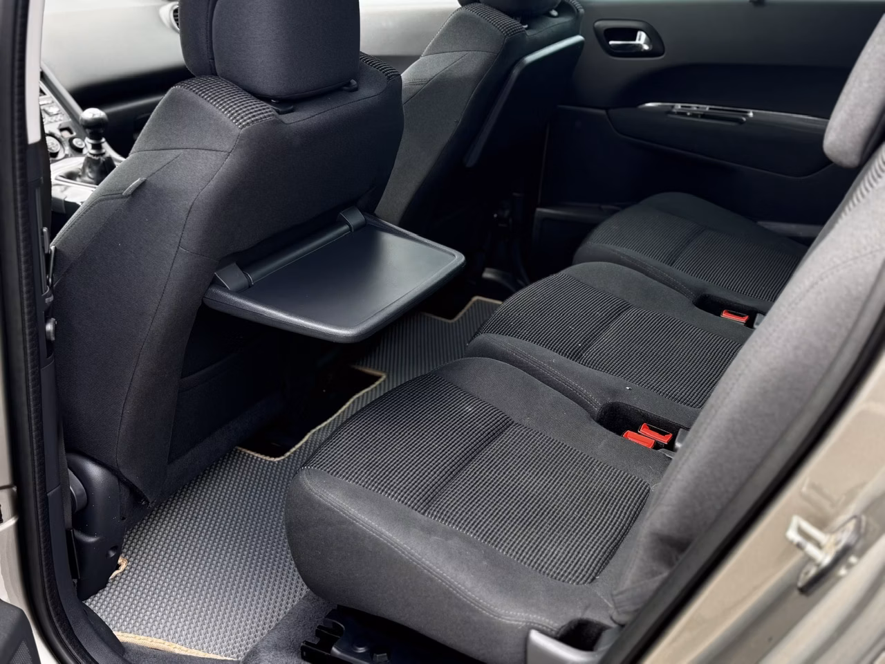 Peugeot 5008 фото 14