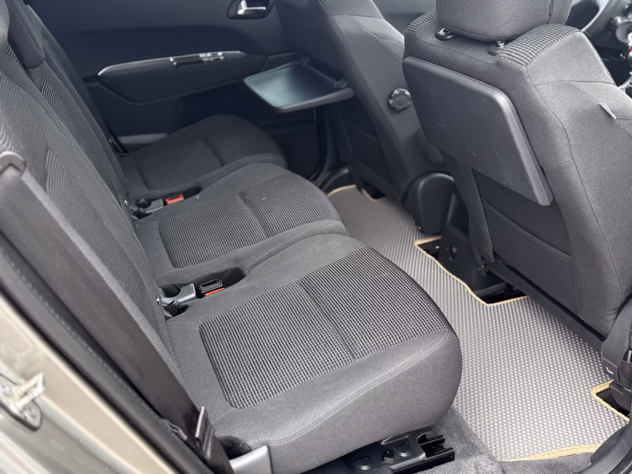 Peugeot 5008 фото 15