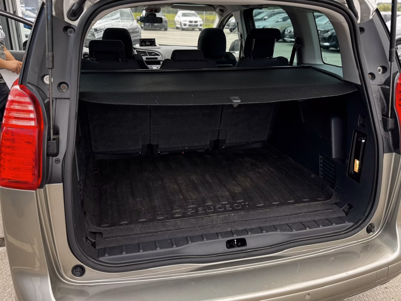 Peugeot 5008 фото 17