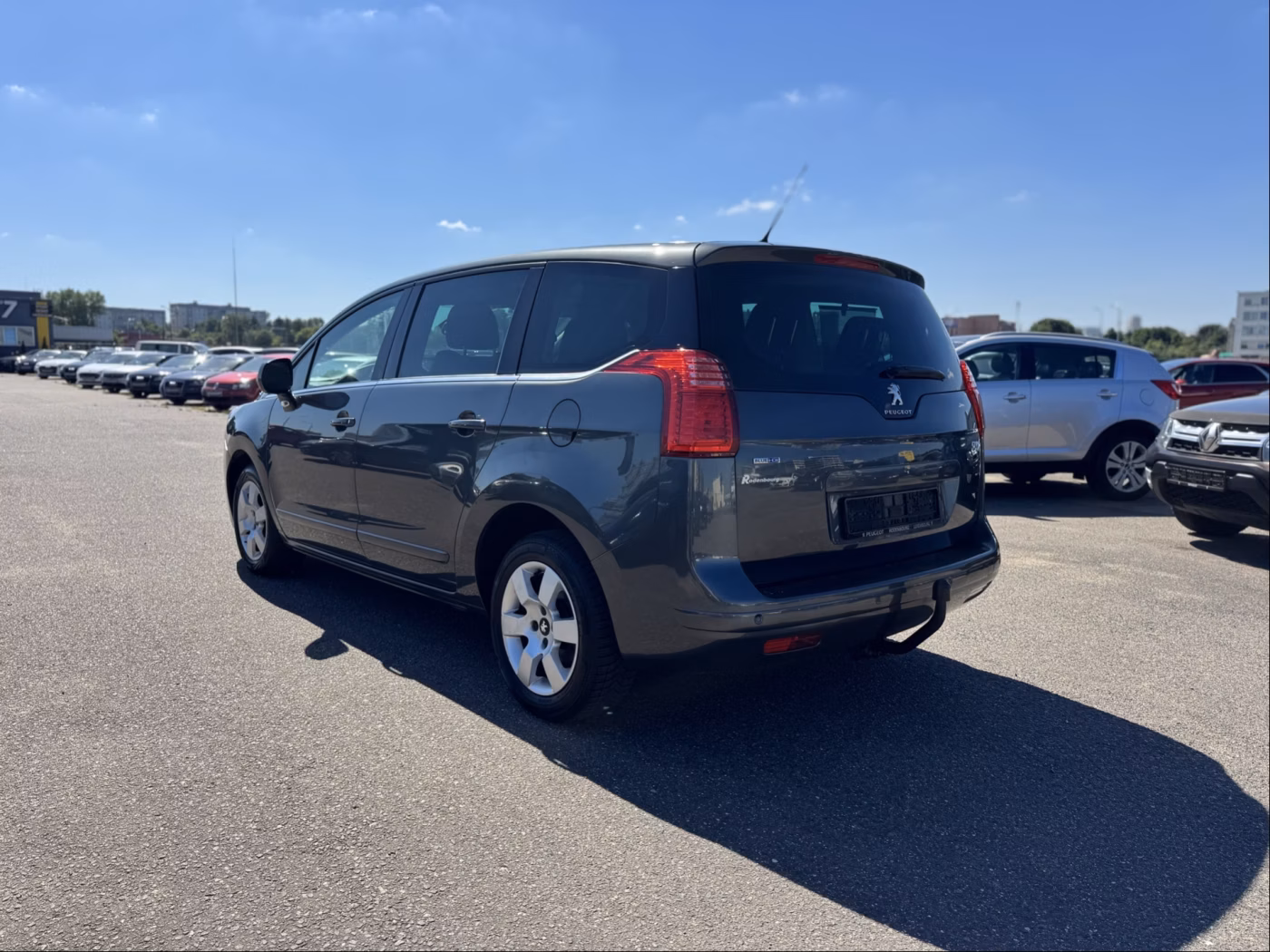 Peugeot 5008 фото 8