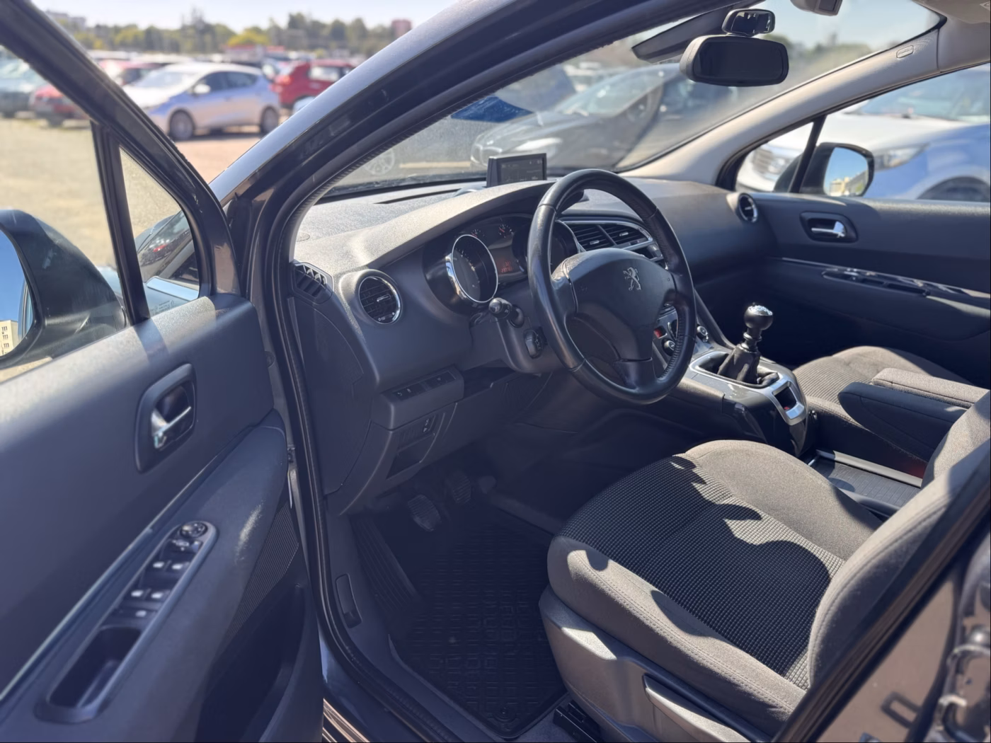 Peugeot 5008 фото 10