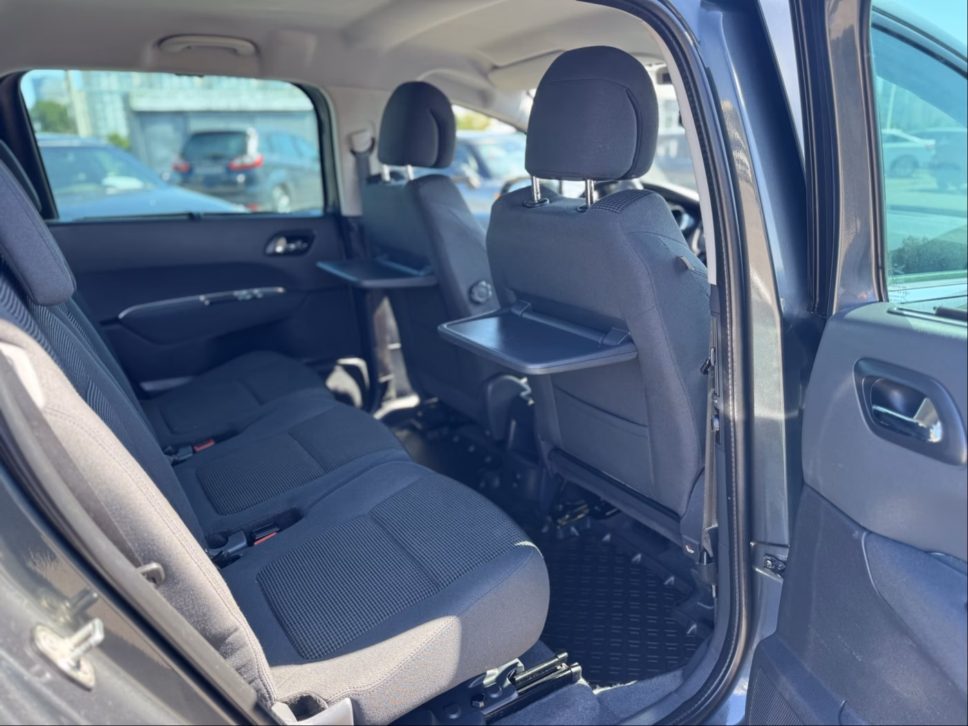 Peugeot 5008 фото 11