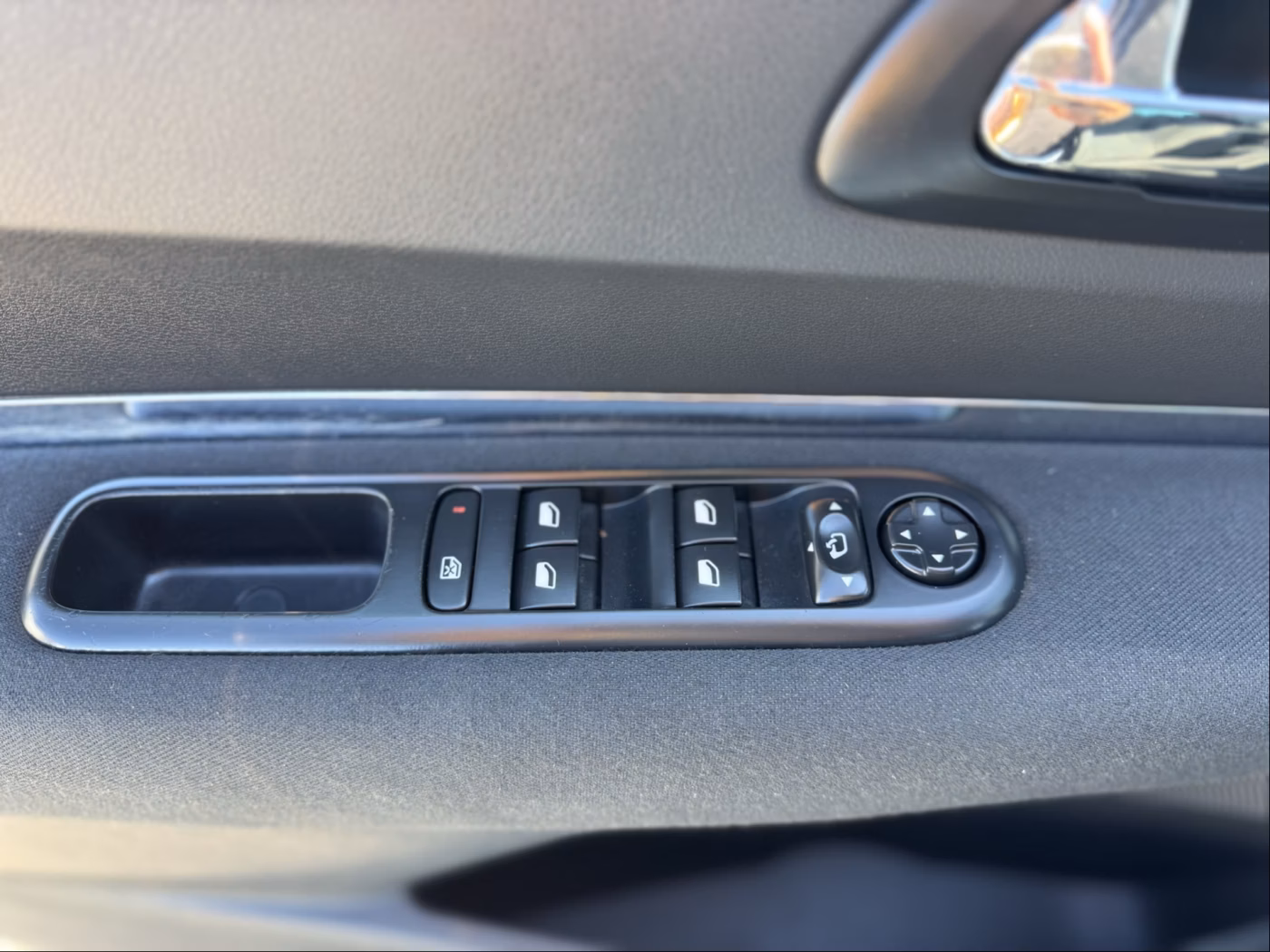 Peugeot 5008 фото 15
