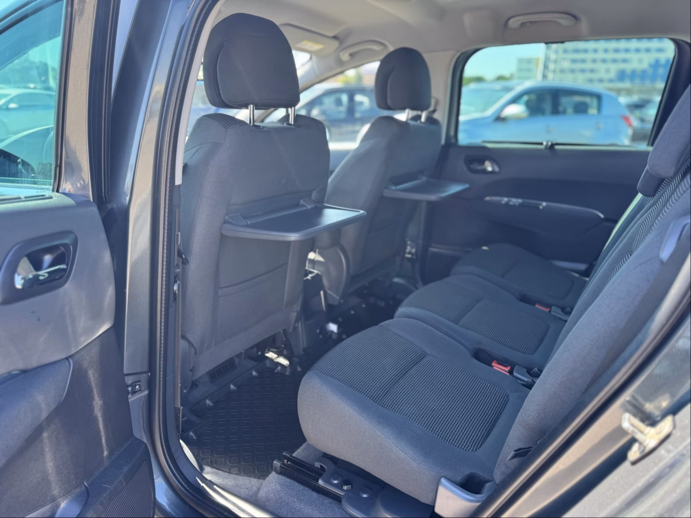 Peugeot 5008 фото 16