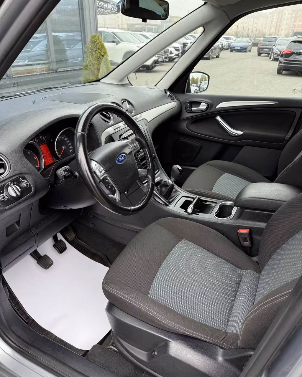 Ford Galaxy фото 9