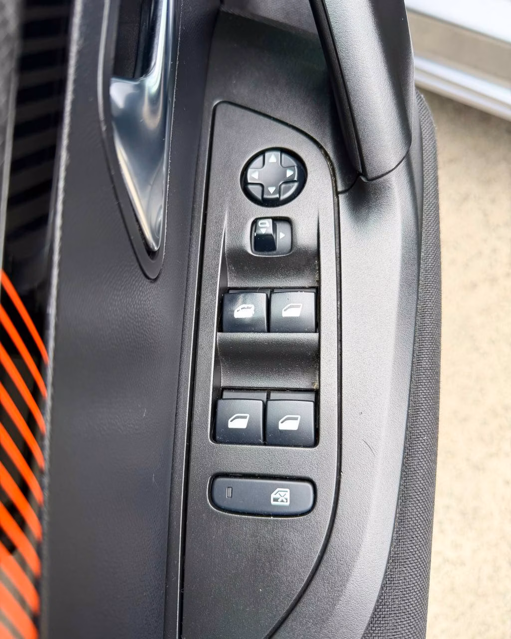 Peugeot 2008 фото 9