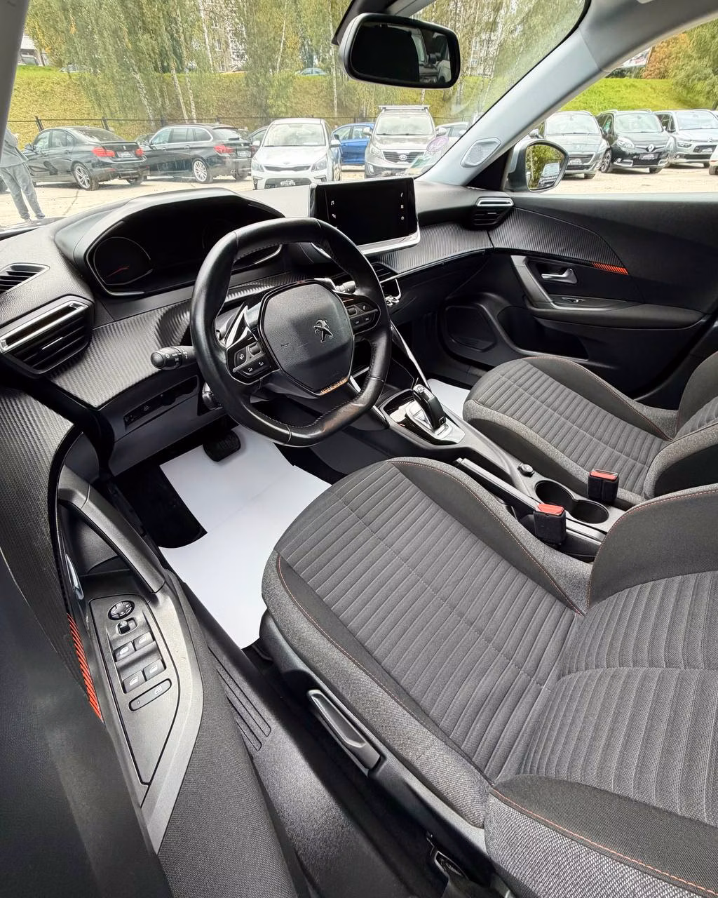 Peugeot 2008 фото 10
