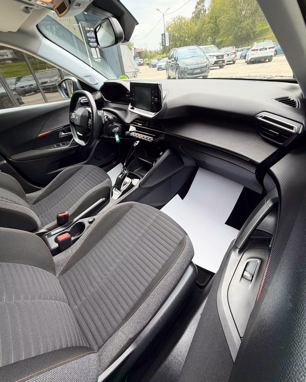 Peugeot 2008 фото 12