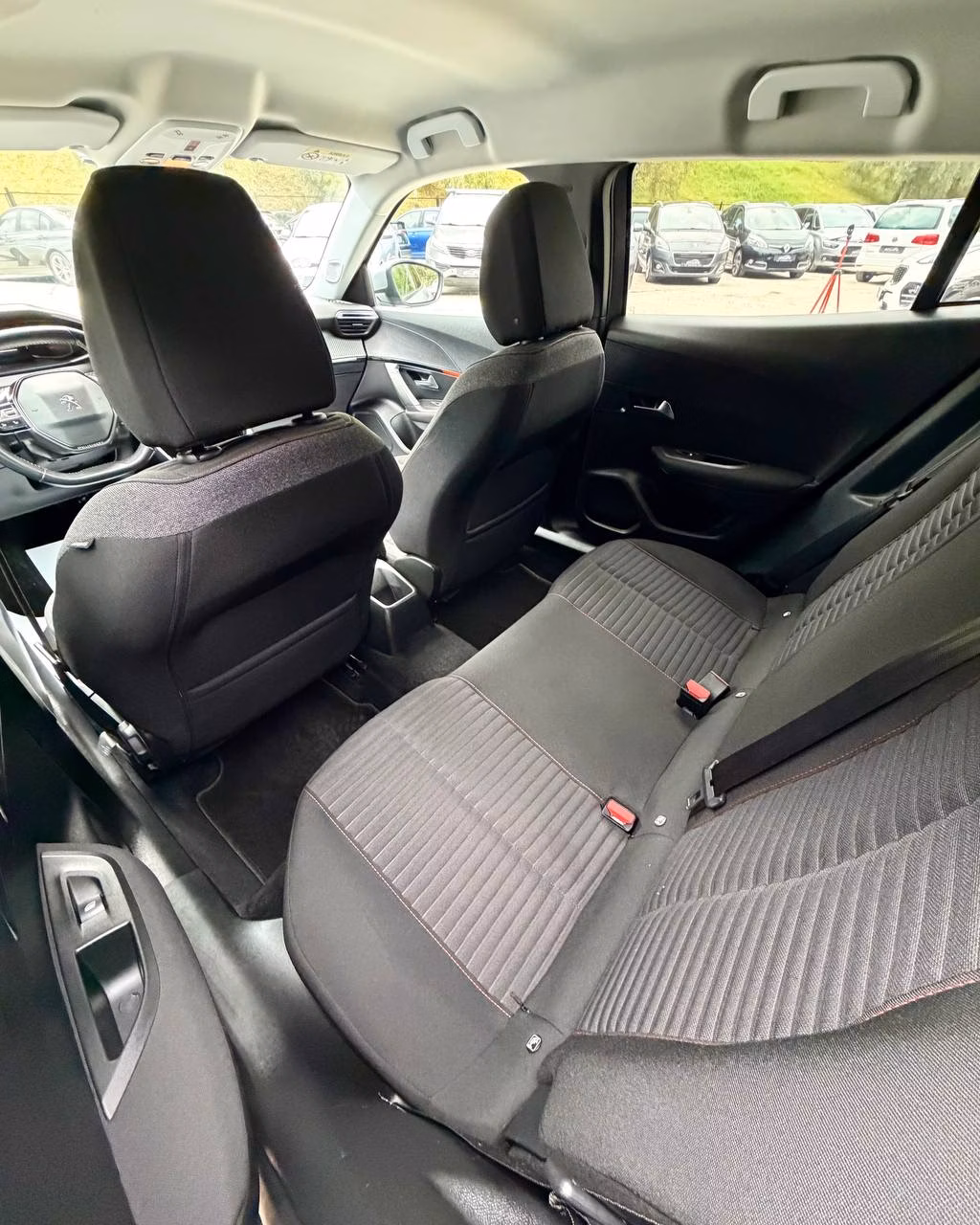 Peugeot 2008 фото 14