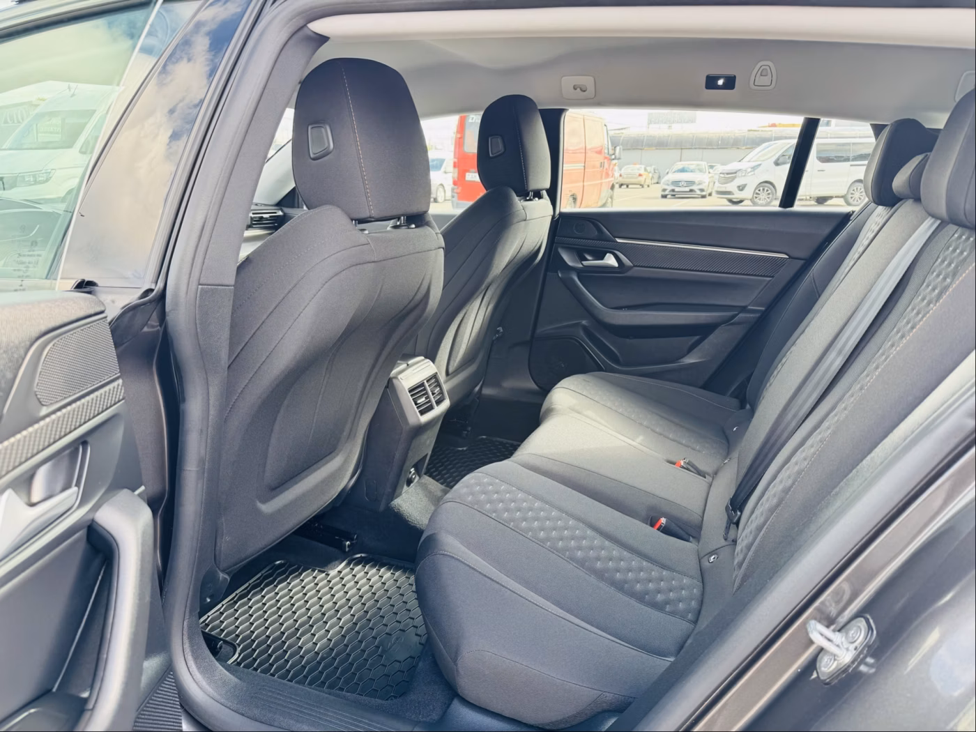 Peugeot 508 фото 6