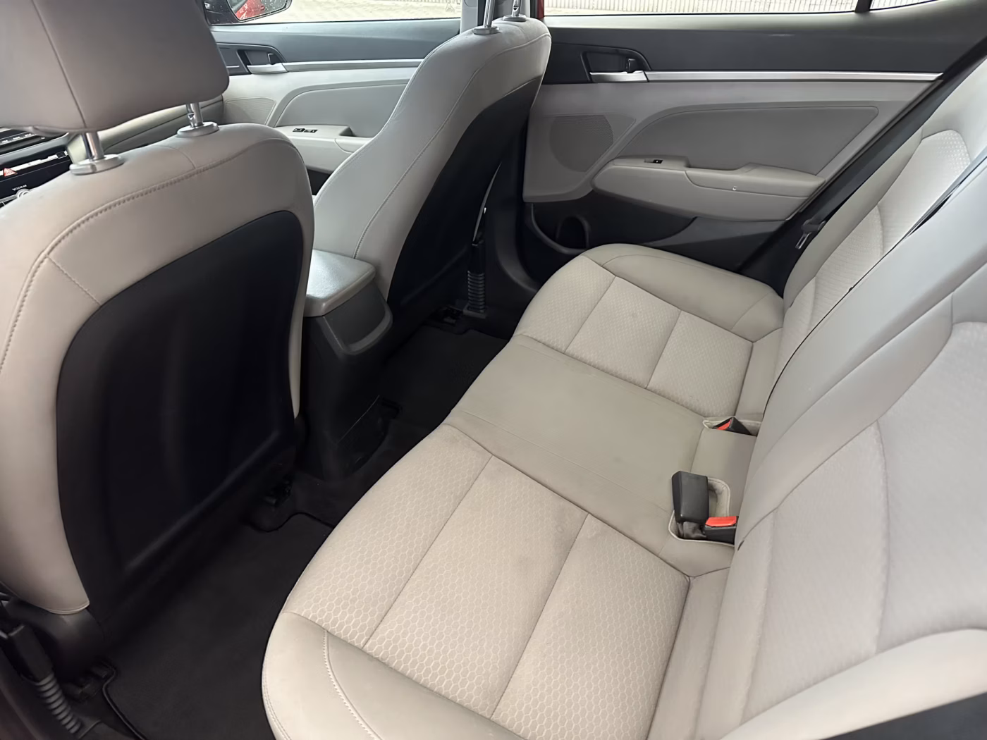 Hyundai Elantra фото 12
