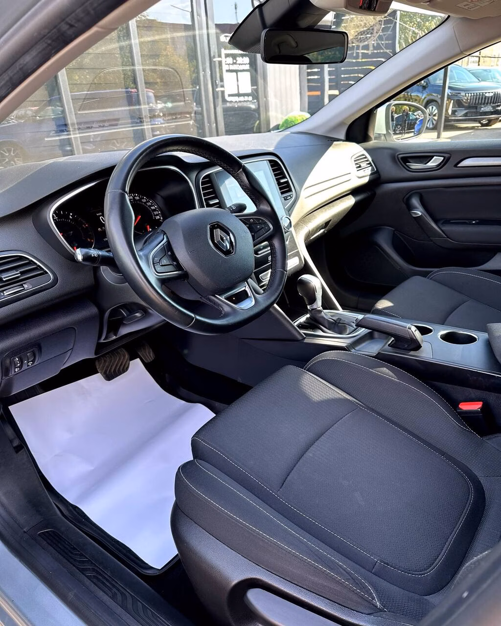 Renault Megane фото 9