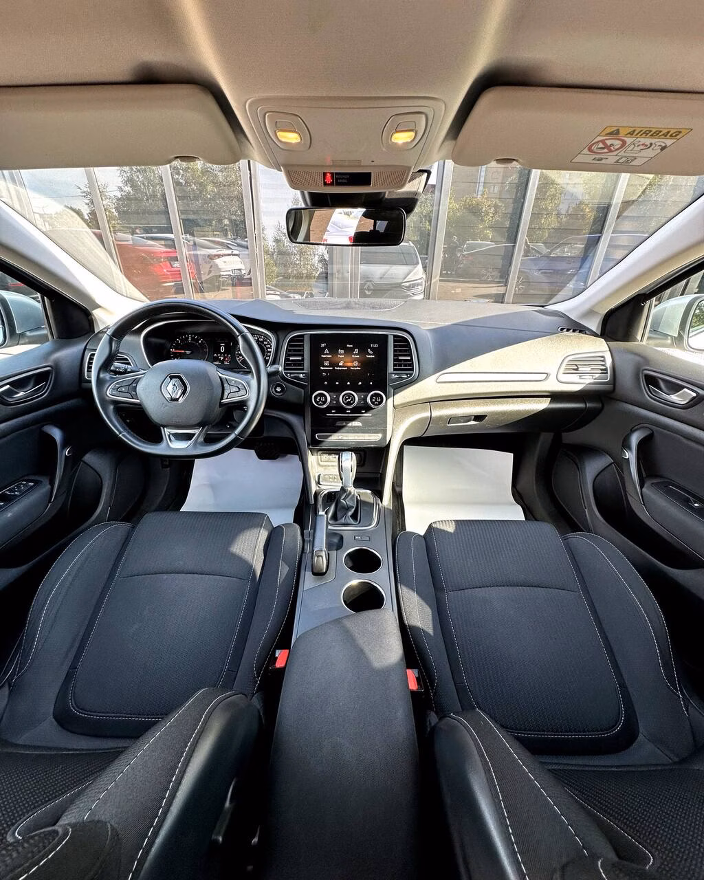 Renault Megane фото 10