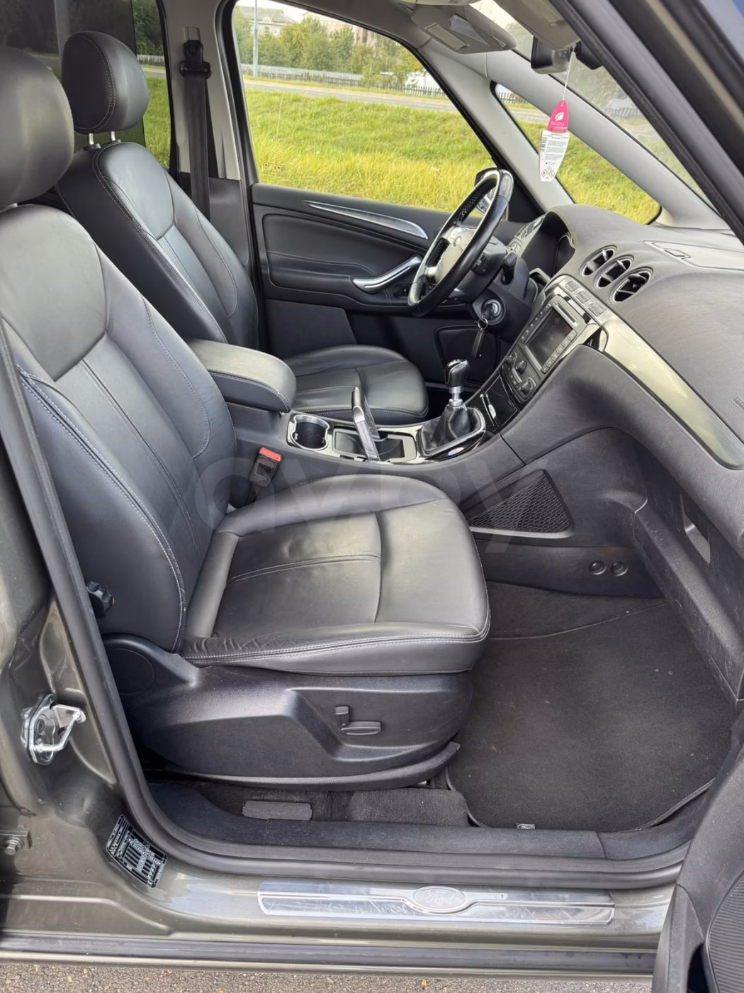 Ford S-MAX фото 11