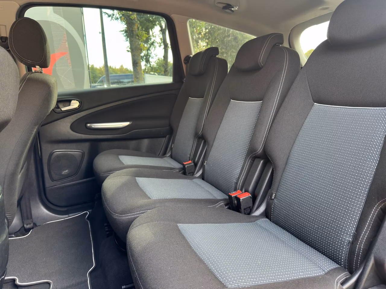 Ford S-MAX фото 9