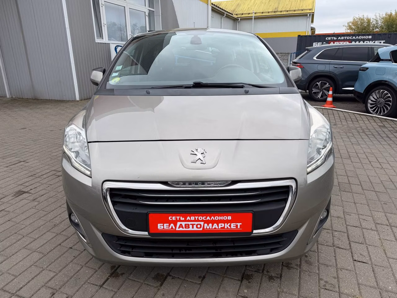 Peugeot 5008 фото 2