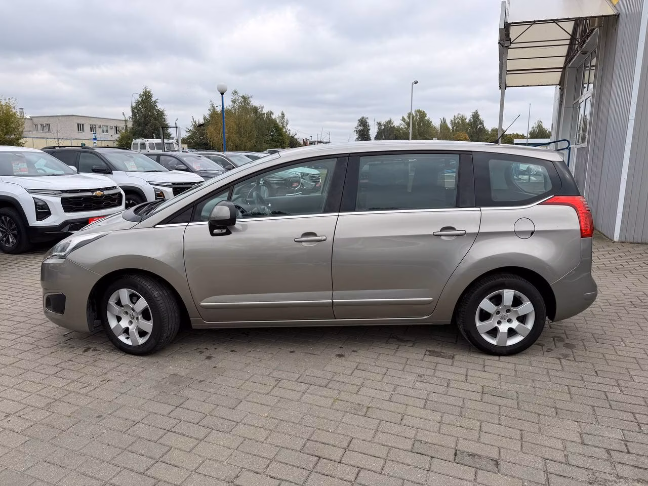 Peugeot 5008 фото 8