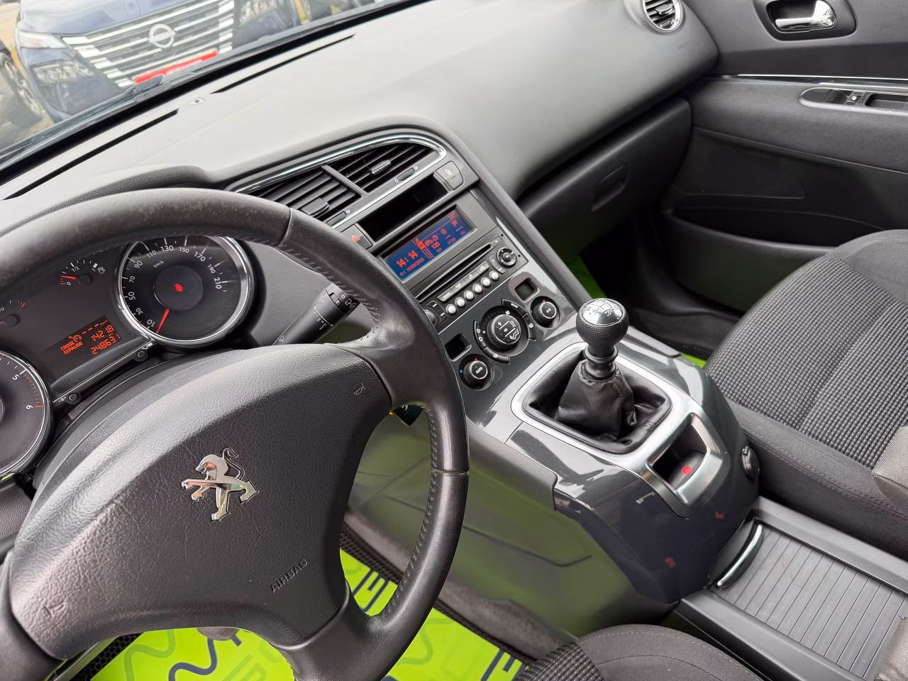 Peugeot 5008 фото 9