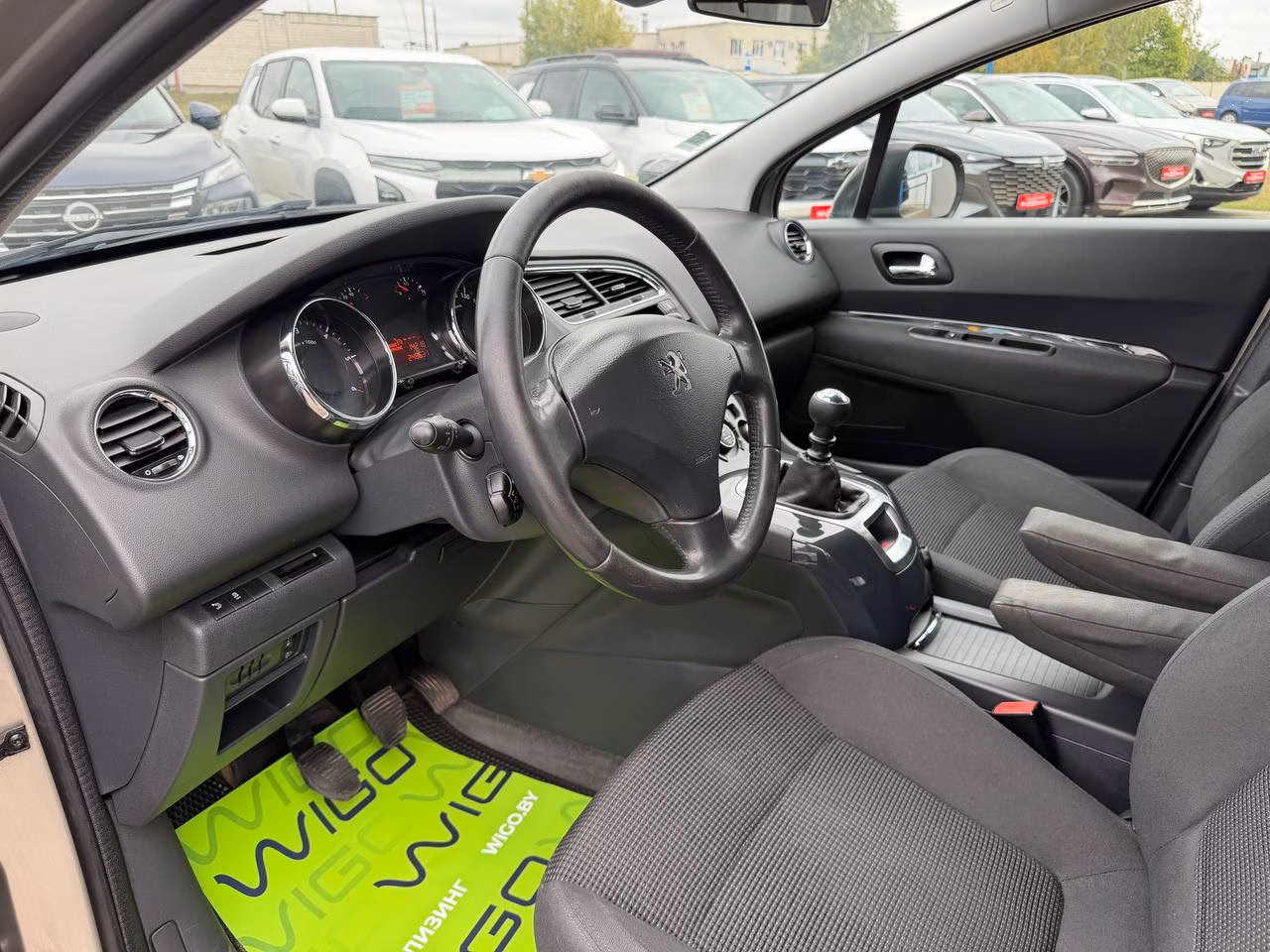 Peugeot 5008 фото 11