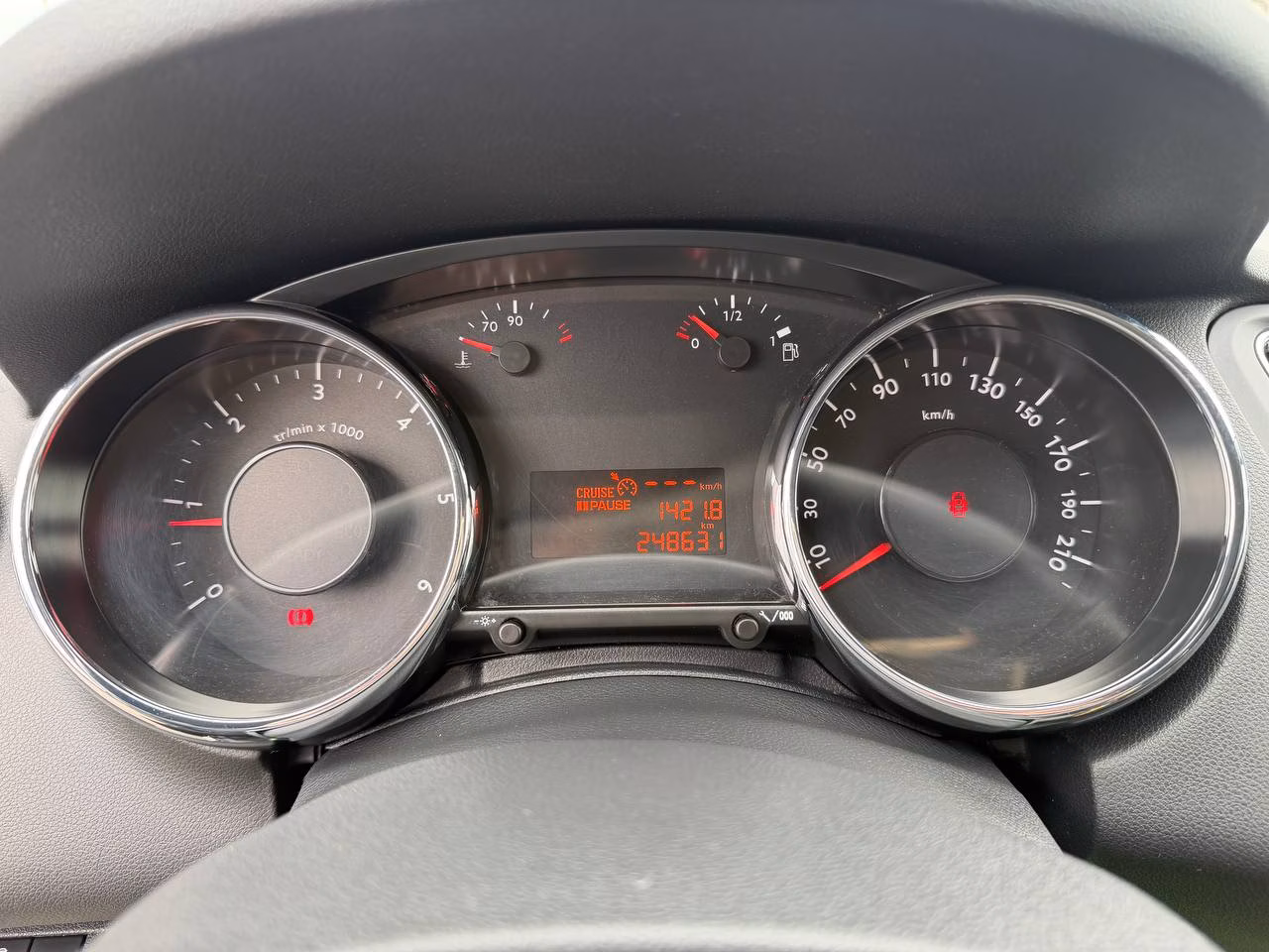 Peugeot 5008 фото 13