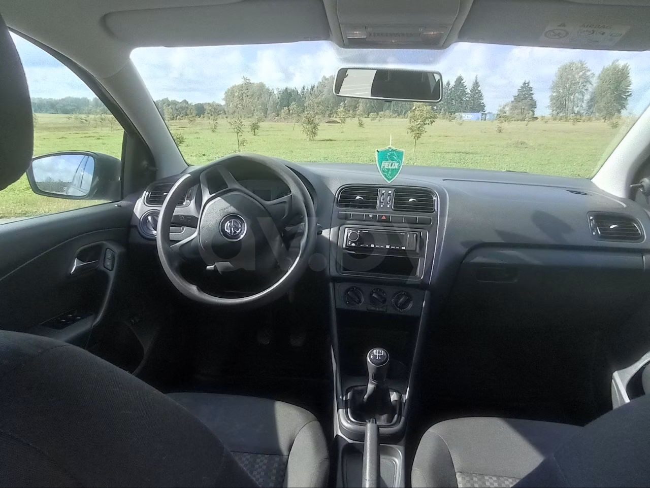 Volkswagen Polo Sedan фото 7