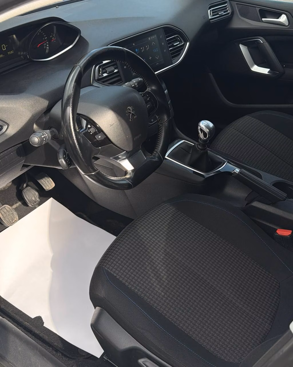 Peugeot 308 фото 10