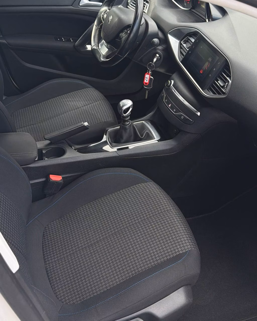 Peugeot 308 фото 13
