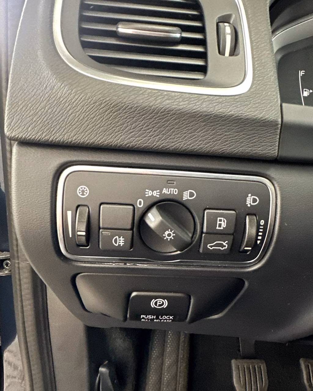 Volvo V60 фото 12