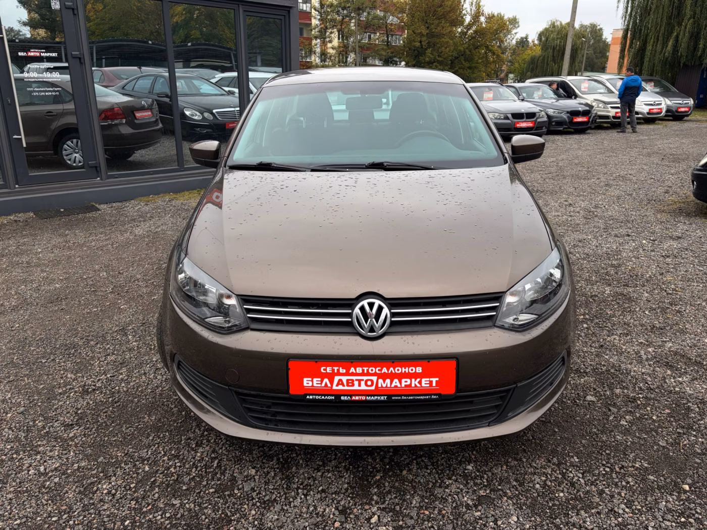 Volkswagen Polo Sedan фото 2